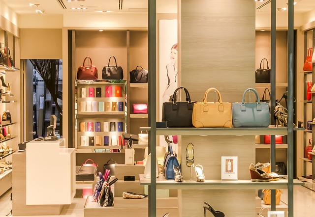 **”Silent Luxury” w Twoim domu: Jak subtelne materiały i faktury budują wrażenie luksusu, nawet w minimalistycznej przestrzeni?**